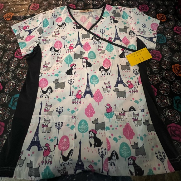 🆕 Green Town J'Adore Paris Women's 2-pocket STRETCH V-Neck Print Scrub Top - Picture 5 of 16